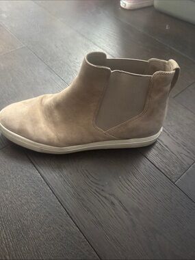 Vince Men's Suede Chelsea-Style Boot in Taupe